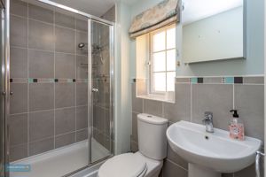 En-suite- click for photo gallery